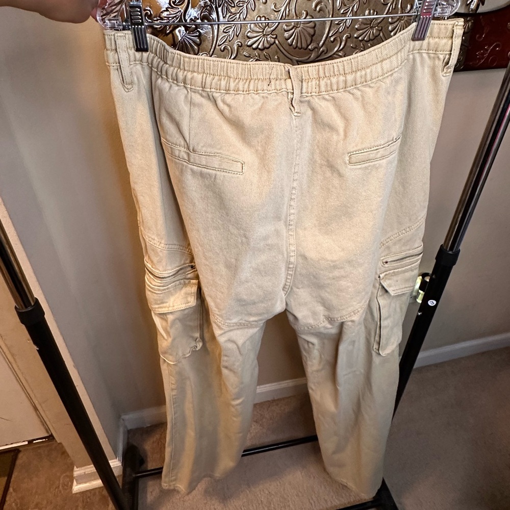 Fashion Nova Women’s Tan Cargo Pants - Picture 3 of 7
